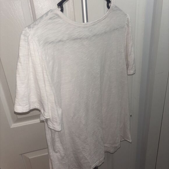 Old Navy Women's Size Large White Shirt Short Sleeve Round Neck - Picture 3 of 3